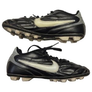 Nike Youth Soccer Cleats Black Leather Size Little Kids 2.5Y